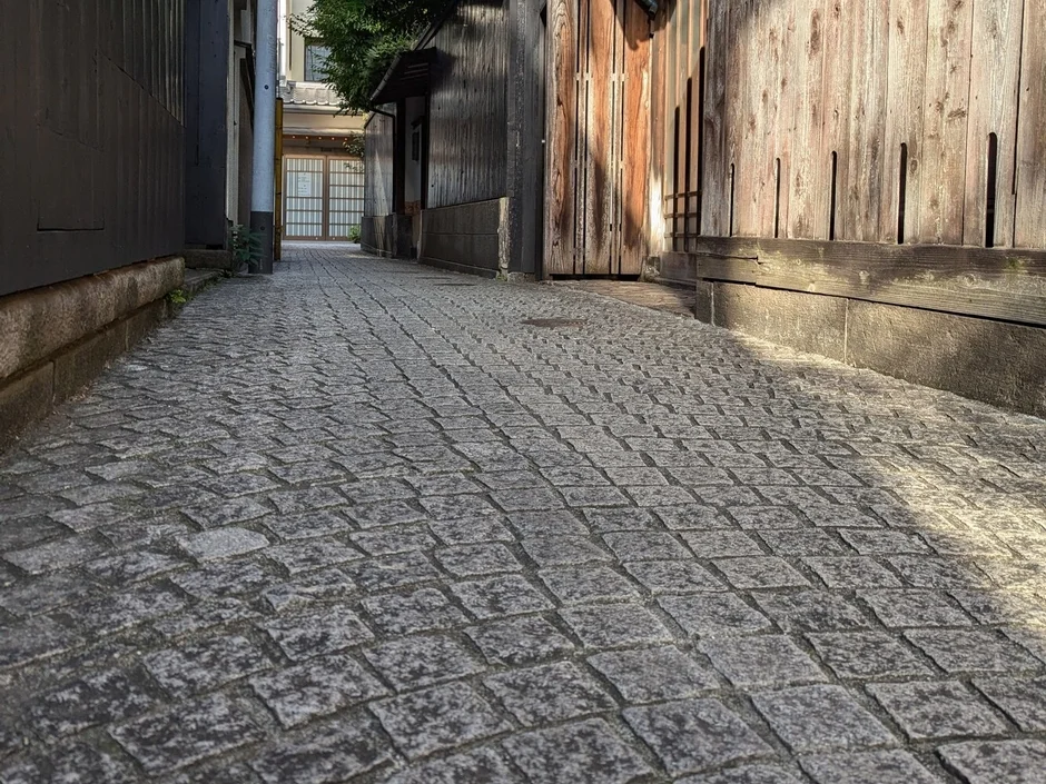 神楽坂の石畳の路地
