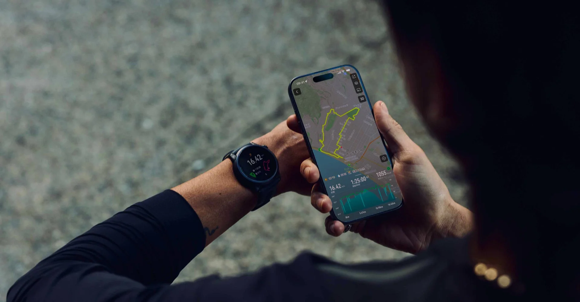 ランニング中の人物とスマートウォッチ