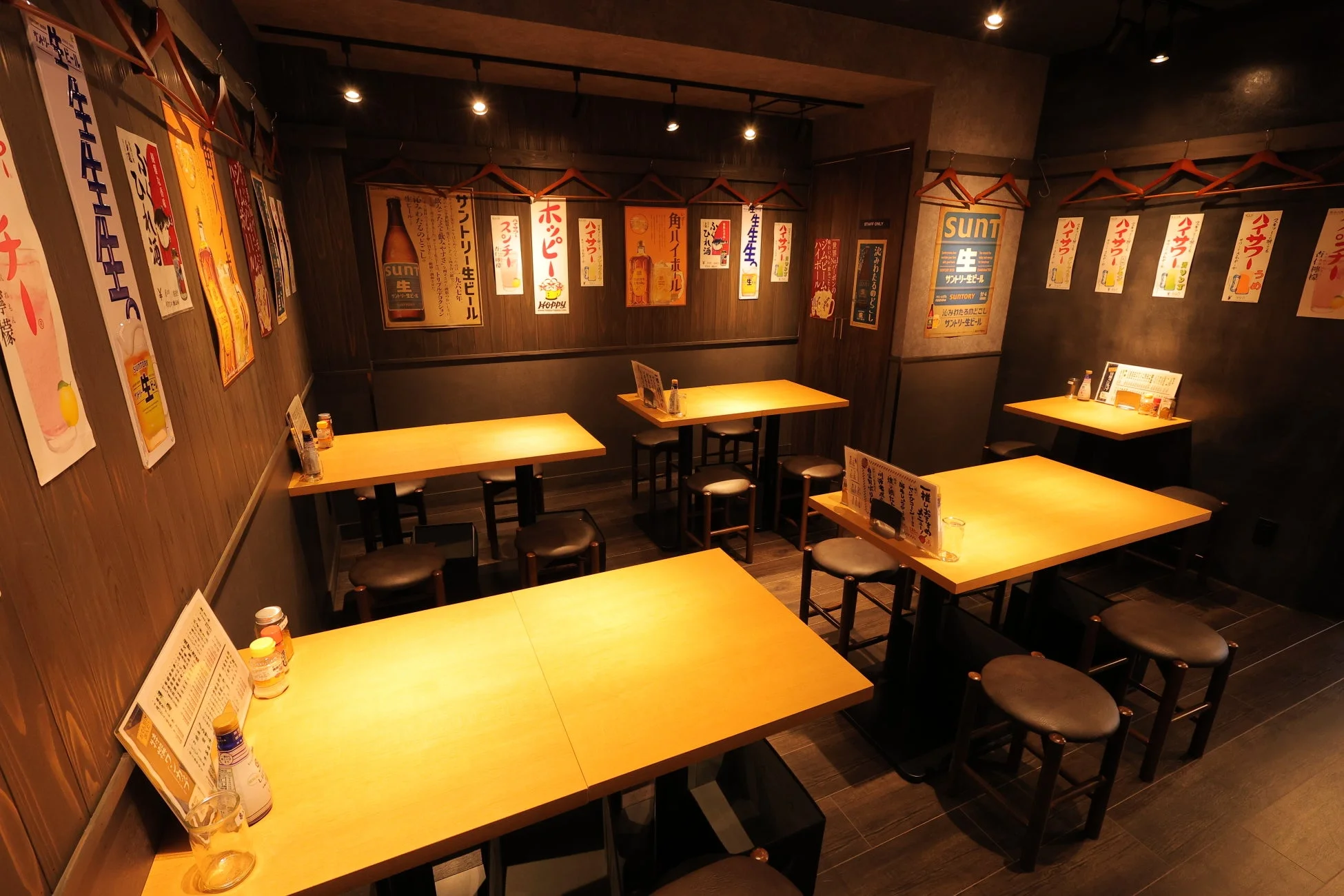 店内テーブル席