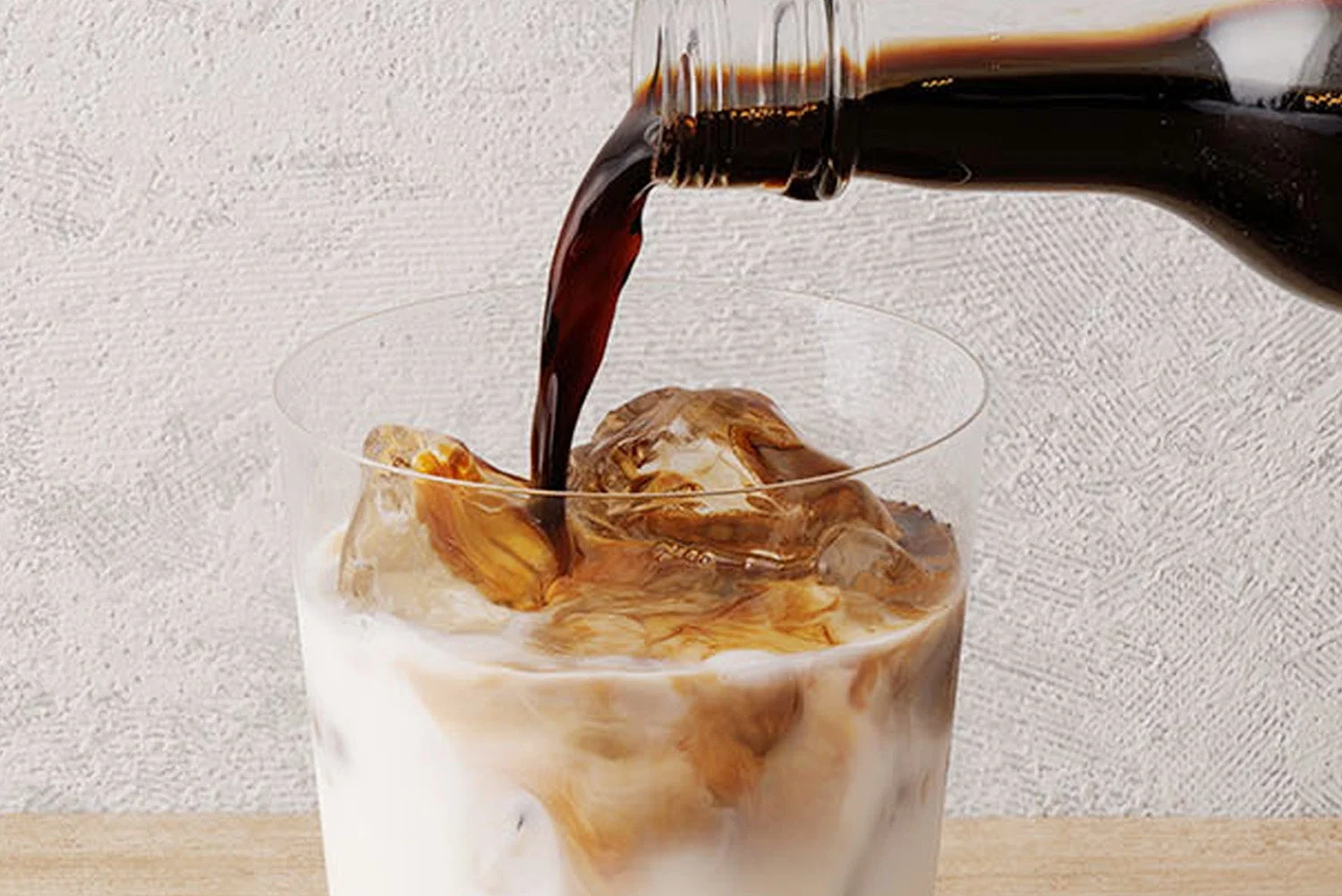 カフェオレを作る様子