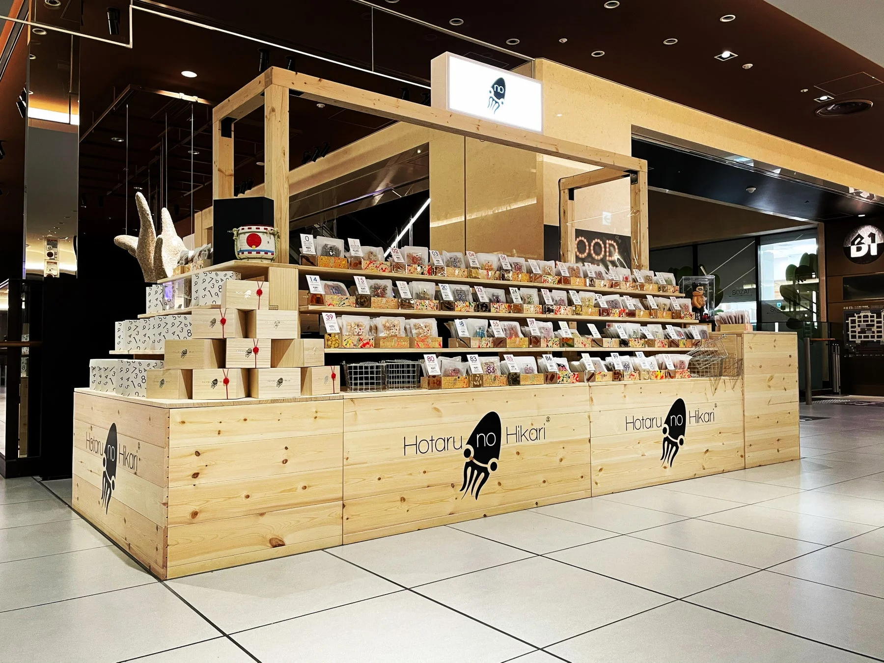 Hotaru no Hikariの店舗ディスプレイ