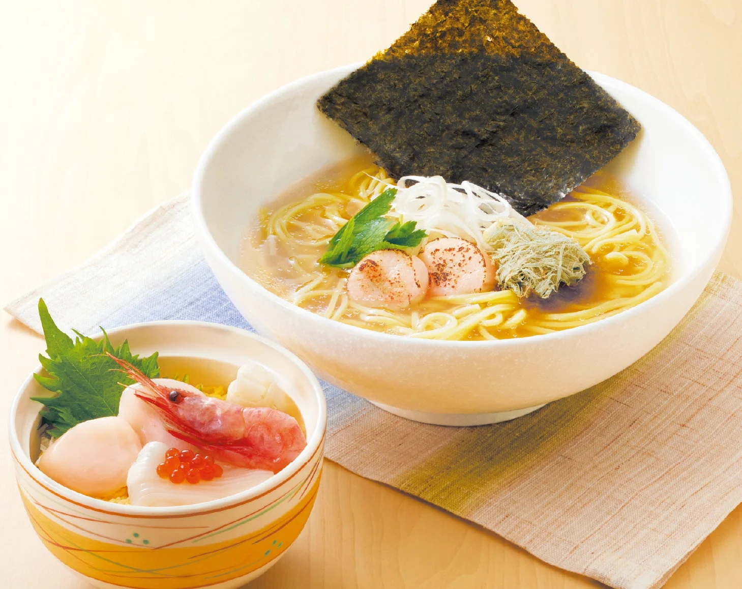 帆立塩ラーメンとミニ北海海鮮ちらし