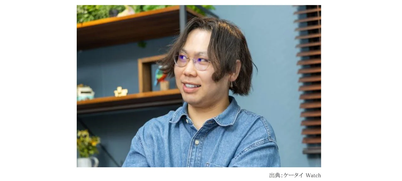 話す男性のアップ
