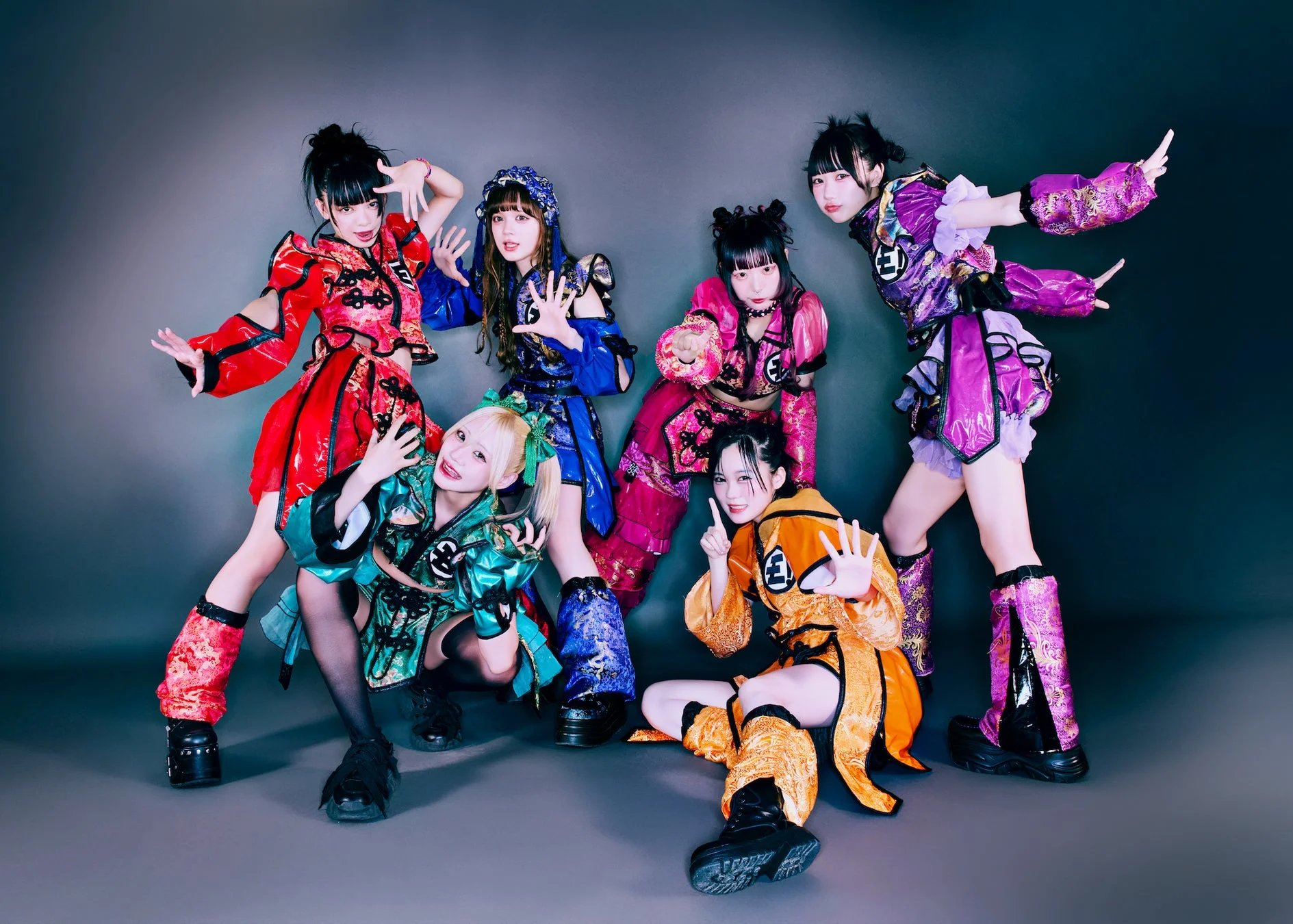 アイドルグループのパフォーマンス