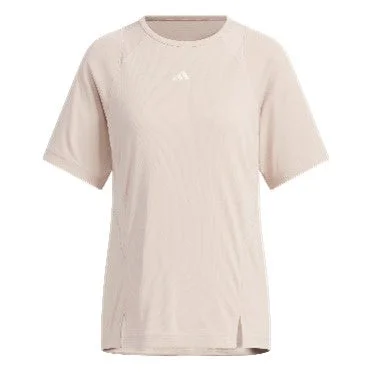 淡いベージュ色の半袖Tシャツ