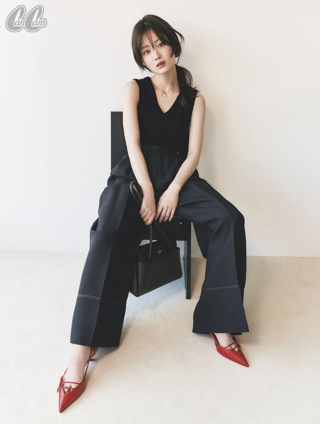 華奢シューズを履いた山下美月