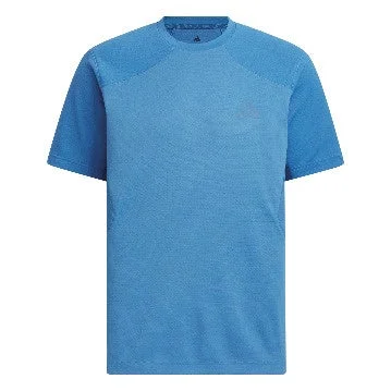 青色の半袖Tシャツ