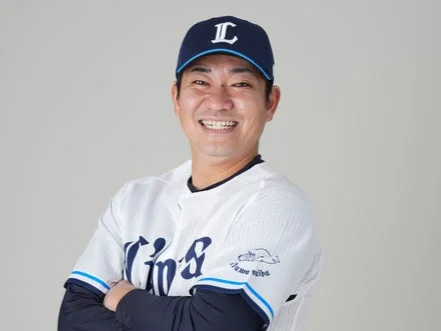 プロ野球ユニフォーム姿の男性