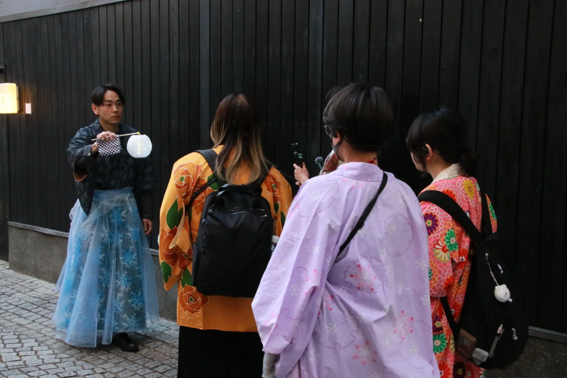 和装の登場人物たち