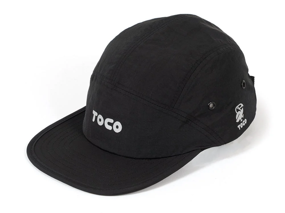 TOCOの黒いキャップ