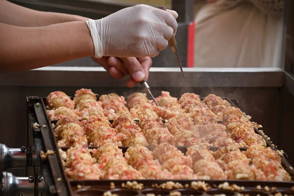 たこ焼きを調理する様子