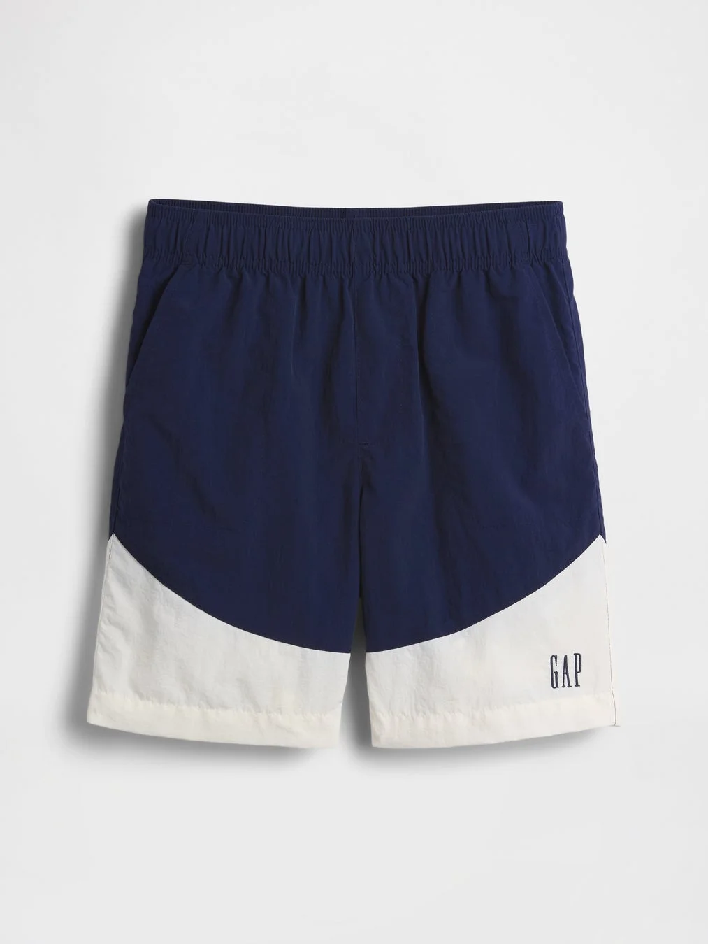 紺色と白のバイカラーデザインが特徴のショートパンツ