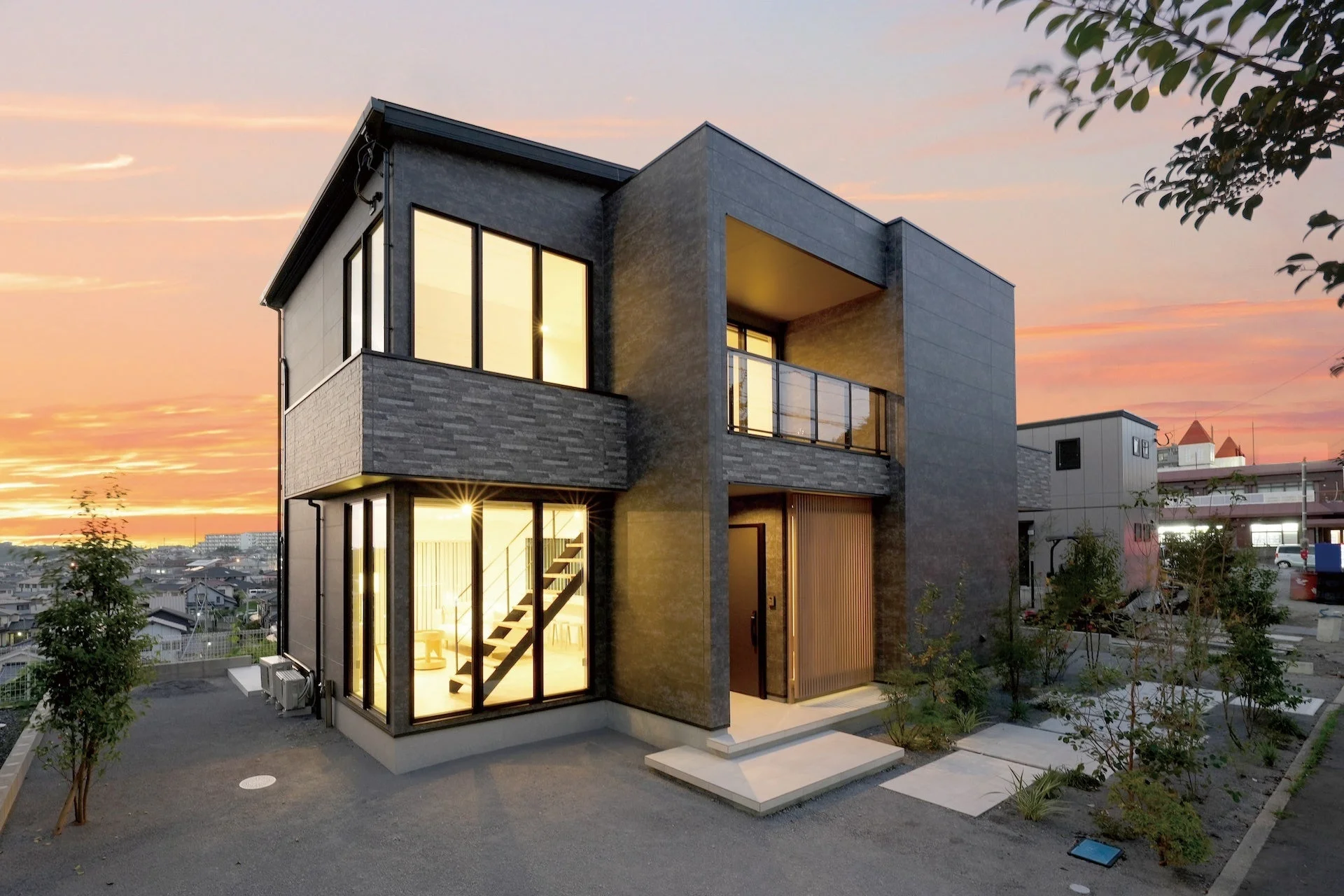 現代建築、二階建て、夕焼け
