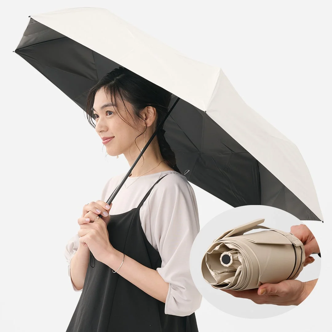 白と黒のツートンカラーの傘をさす女性が描かれています