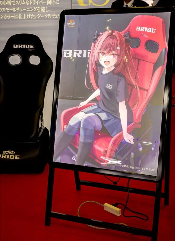 キャラクターイラストとシートの展示