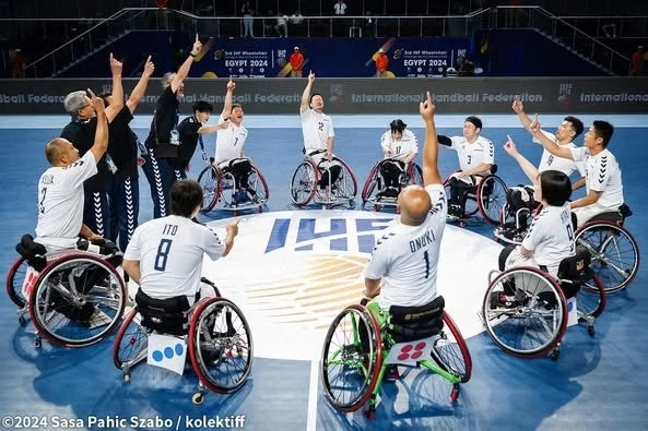 車椅子ハンドボール選手たちの円陣