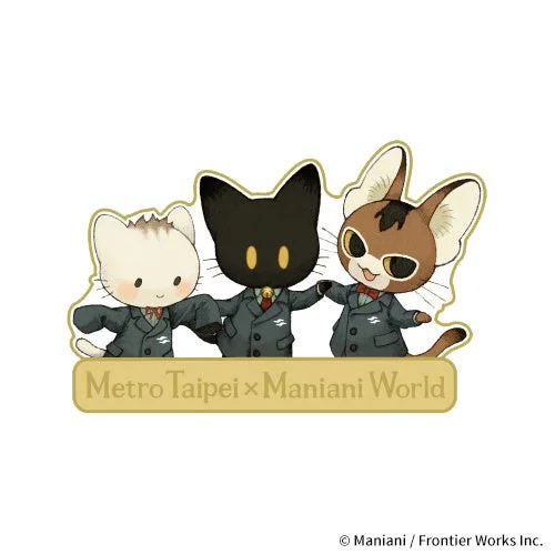 メトロ台北とマニアニワールドのコラボレーションを示す、スーツを着た3匹のかわいい猫のキャラクターが描かれたピンバッジ