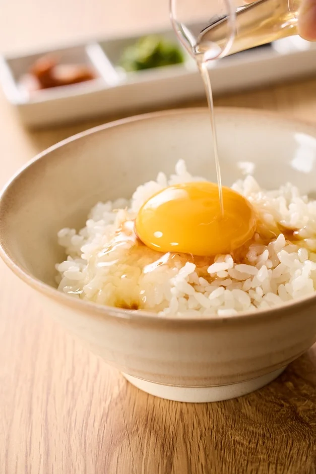 ねこんぶだしをかけた卵かけご飯