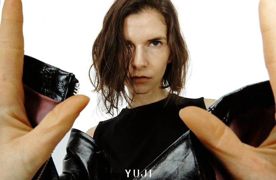YUJIの女性ポートレート