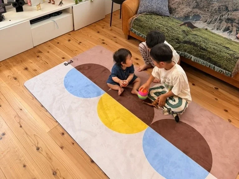 子供が遊んでいる画像