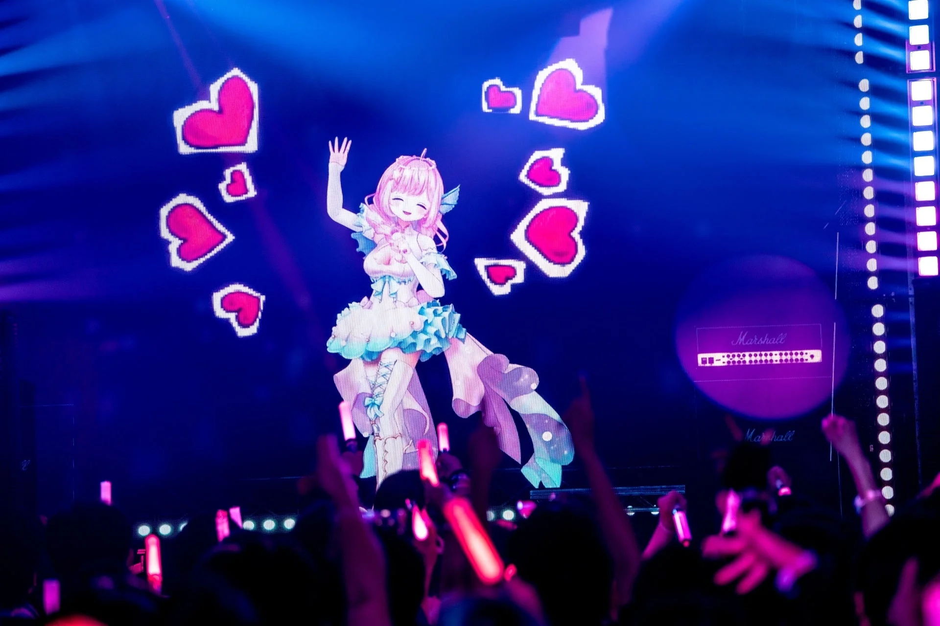 バーチャルアイドルのステージ