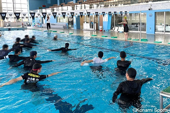 水泳指導の様子