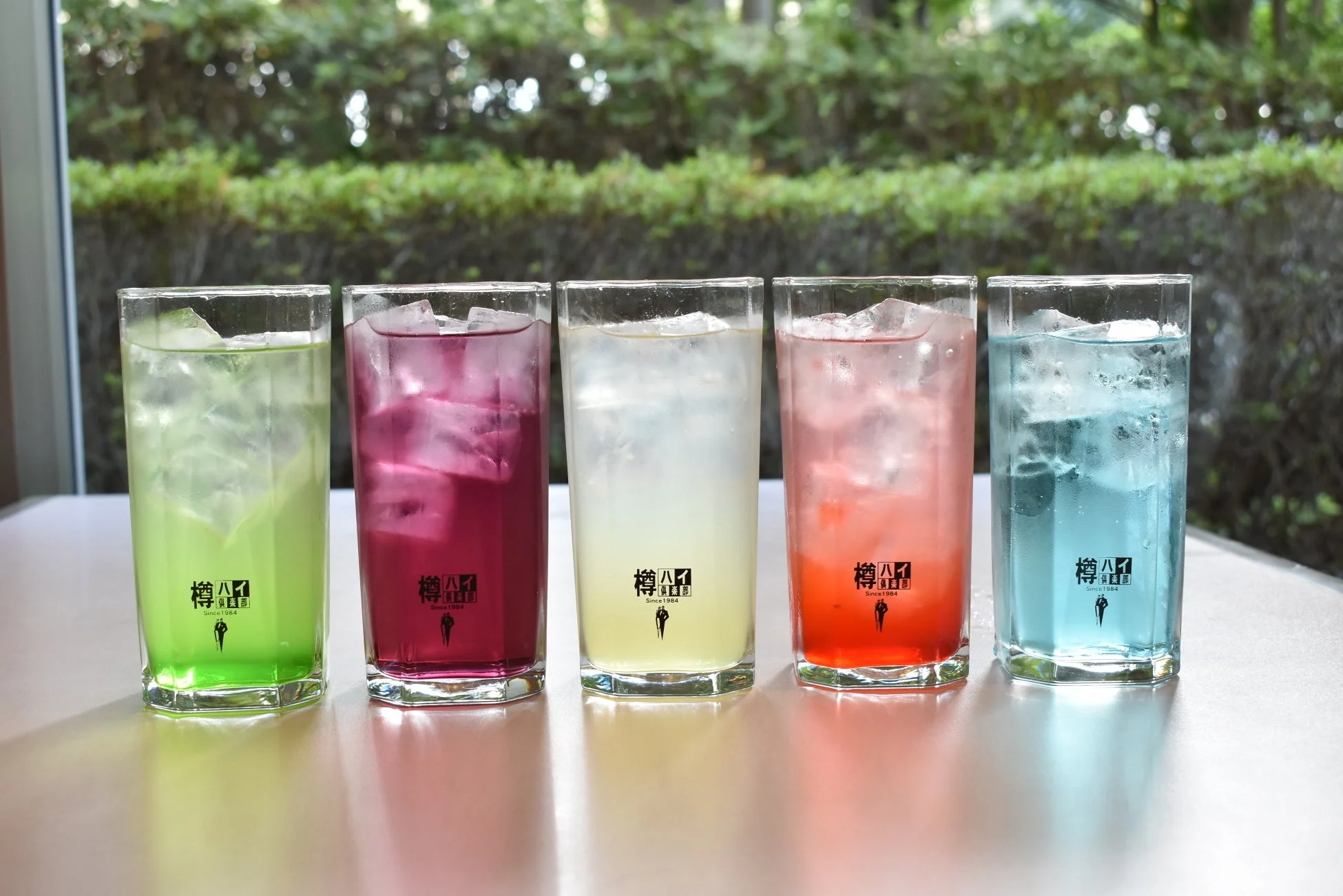 カラフルなサワーのフリーフロー