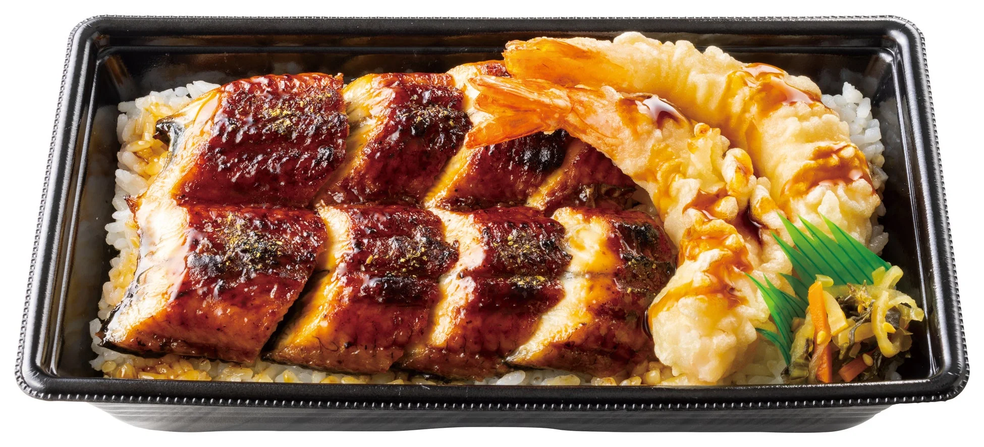 照り焼きされたうなぎの蒲焼と、サクサクの海老天がご飯の上に盛り付けられた豪華な弁当です。食欲をそそる和風の彩り豊かなおかずが特徴です。