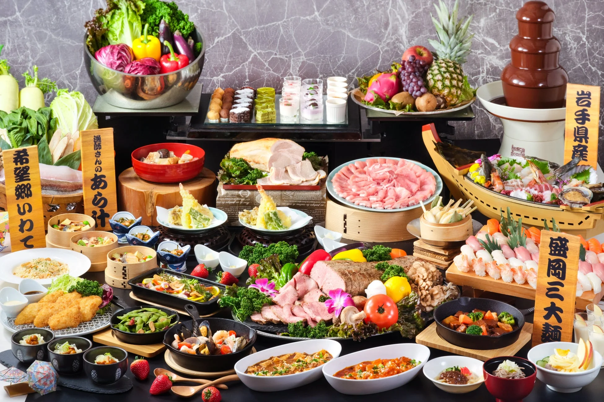 豪華なビュッフェ料理