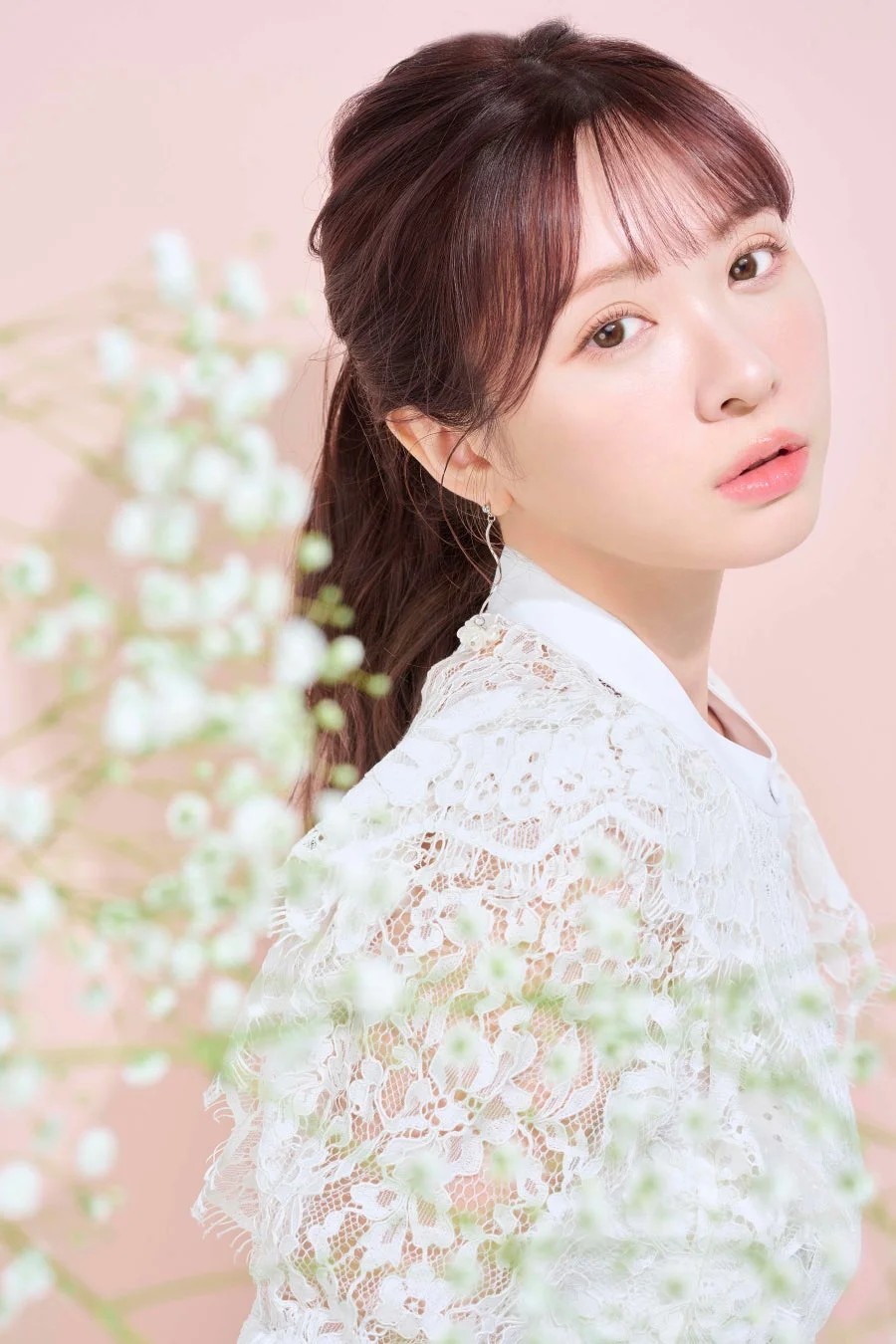 女性,ポートレート,レース,白,ピンク,花,美人,清楚,ナチュラルメイク,ファッション,春,スタジオ撮影