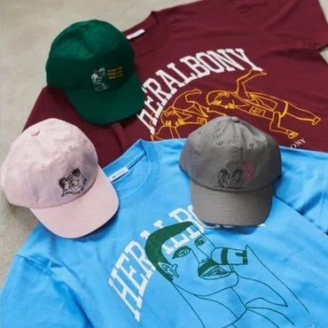 HERALBONYのTシャツとキャップ