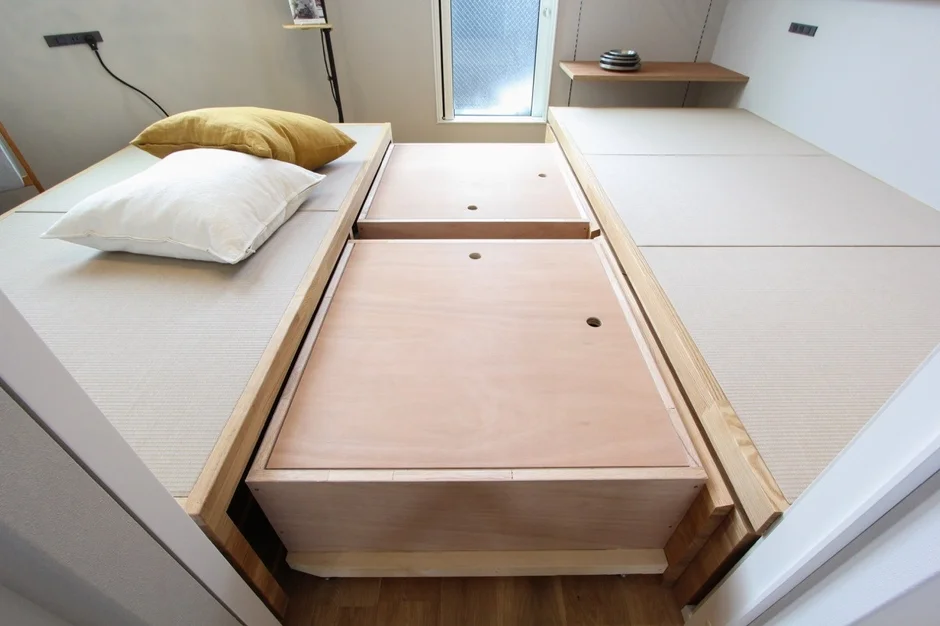 狭い空間を有効活用した小部屋の様子