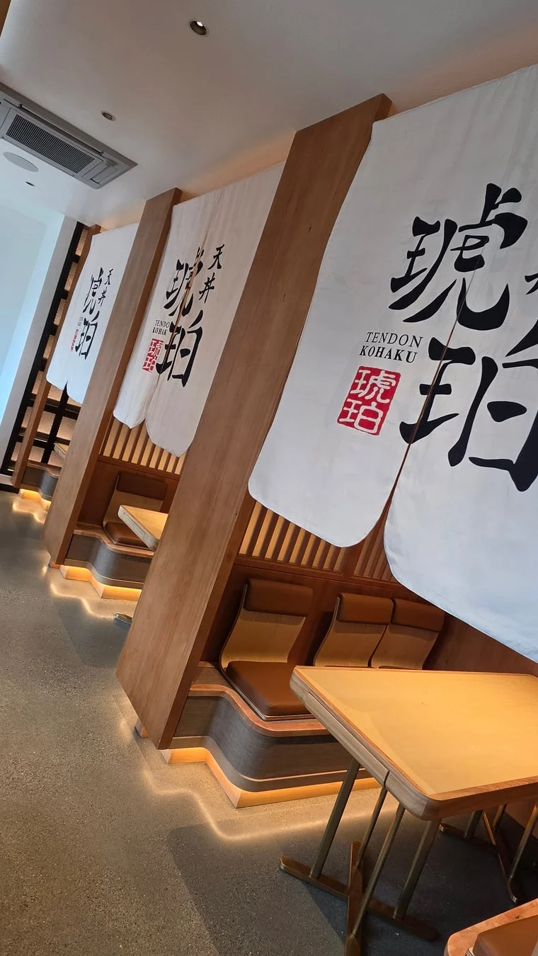 天丼 琥珀 シアトル店のモダンな内装