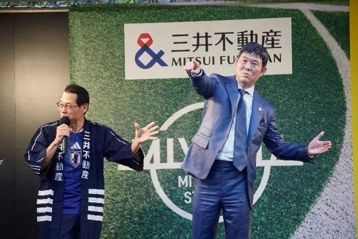 森保監督等身大フィギュアとゲスト