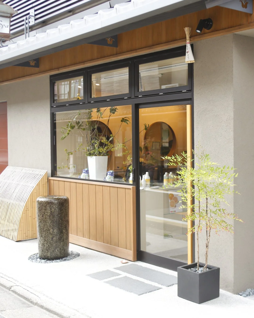 和風建築の店舗外観