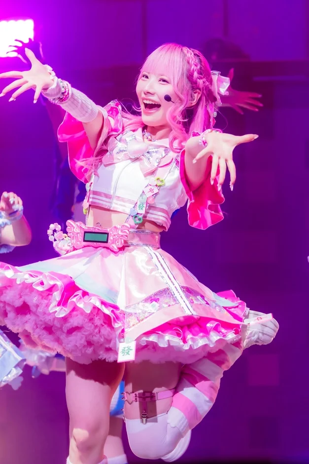 ピンク衣装のメンバー