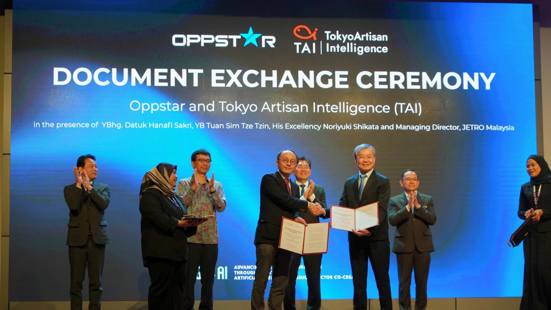 OppstarとTokyo Artisan Intelligence (TAI)による文書交換式典の様子