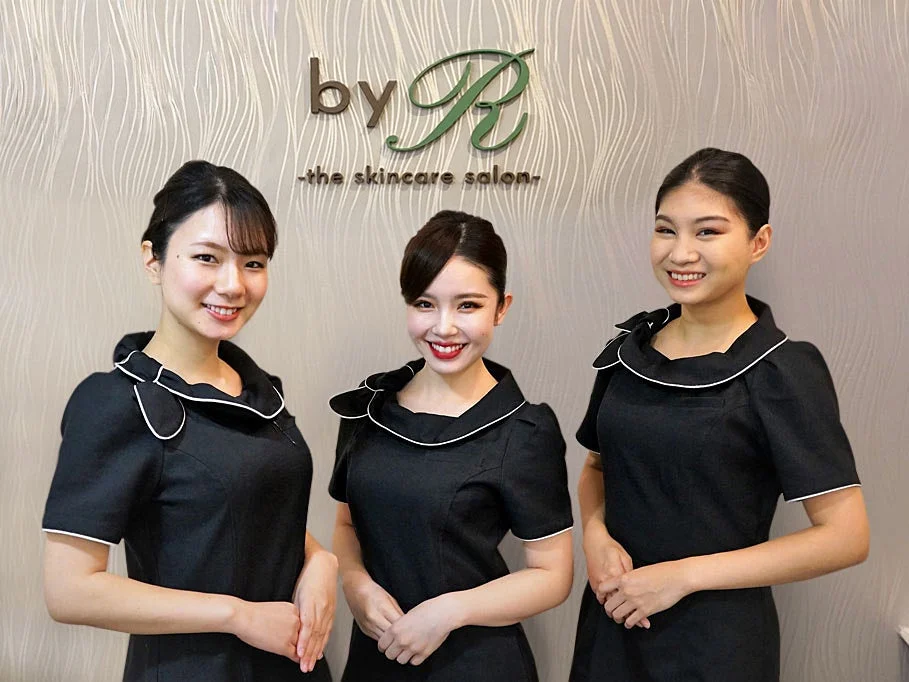 by R the skincare salon. スタッフ