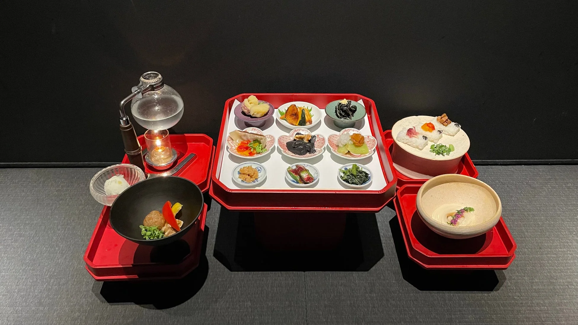 豪華な和食の膳