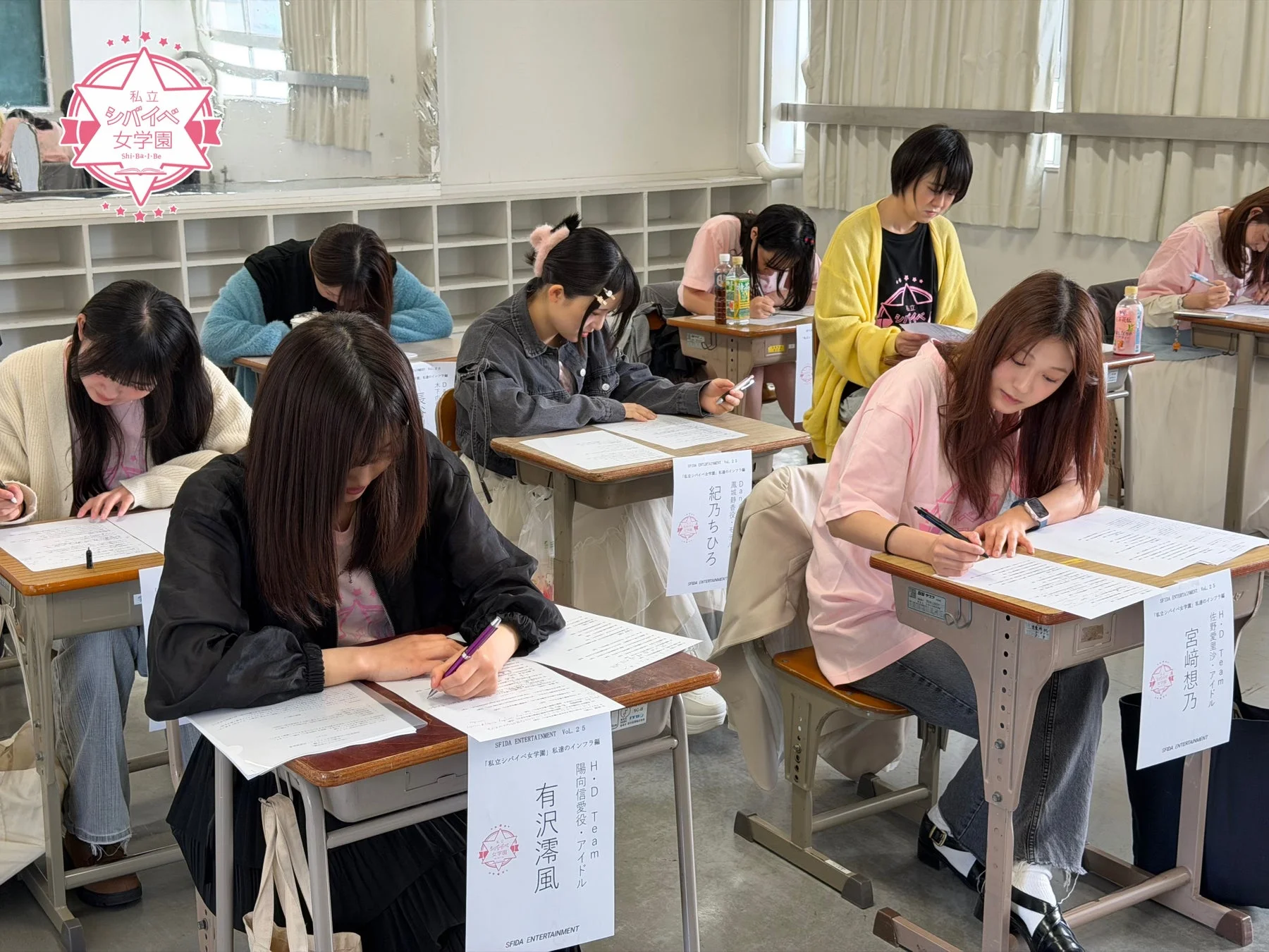 学力テストを受ける生徒たちの様子
