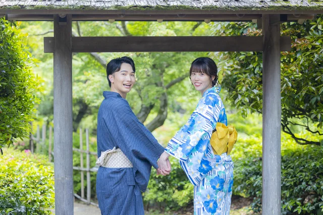 浴衣を着たカップル