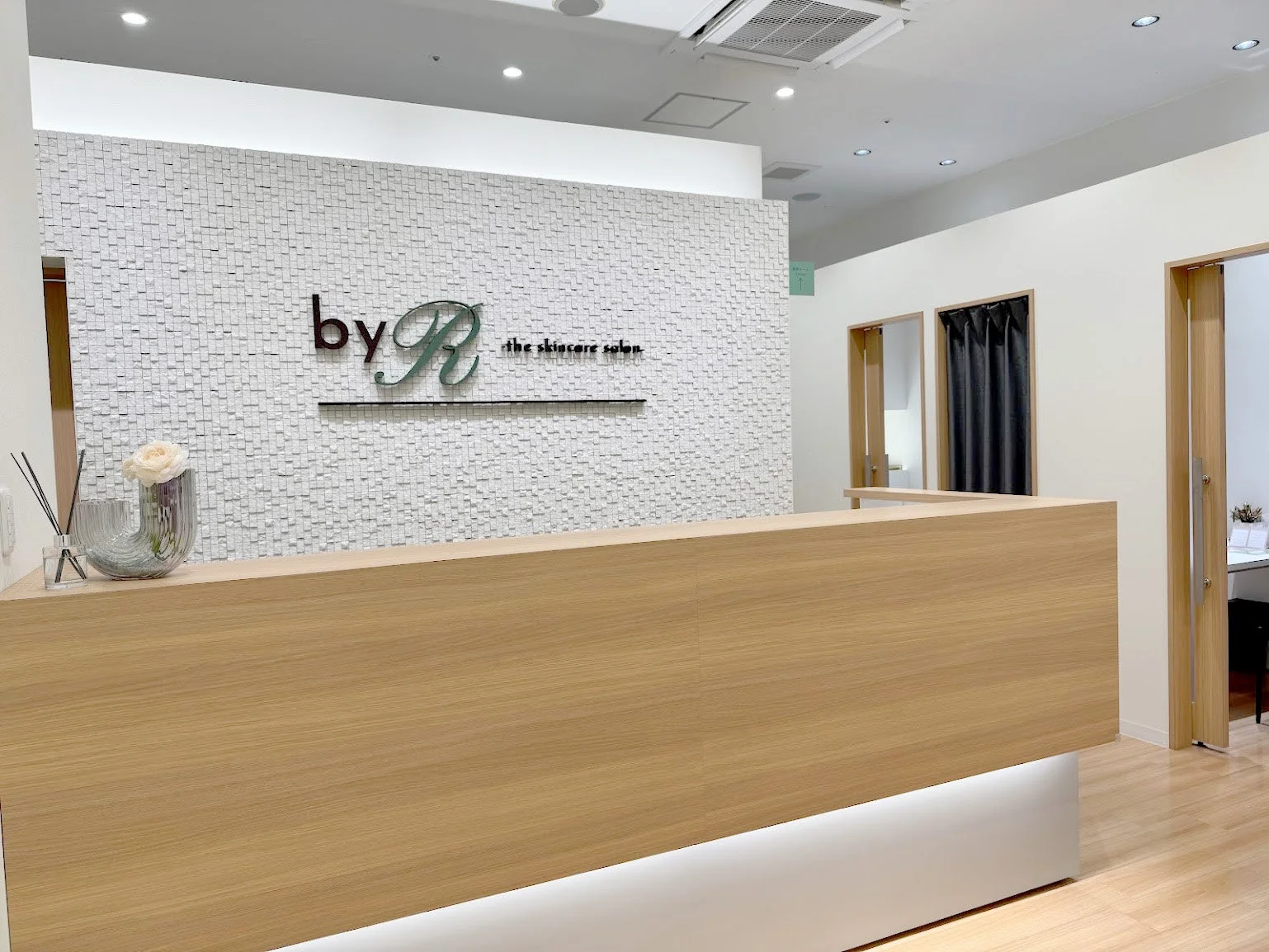 byR the skincare salon. 受付