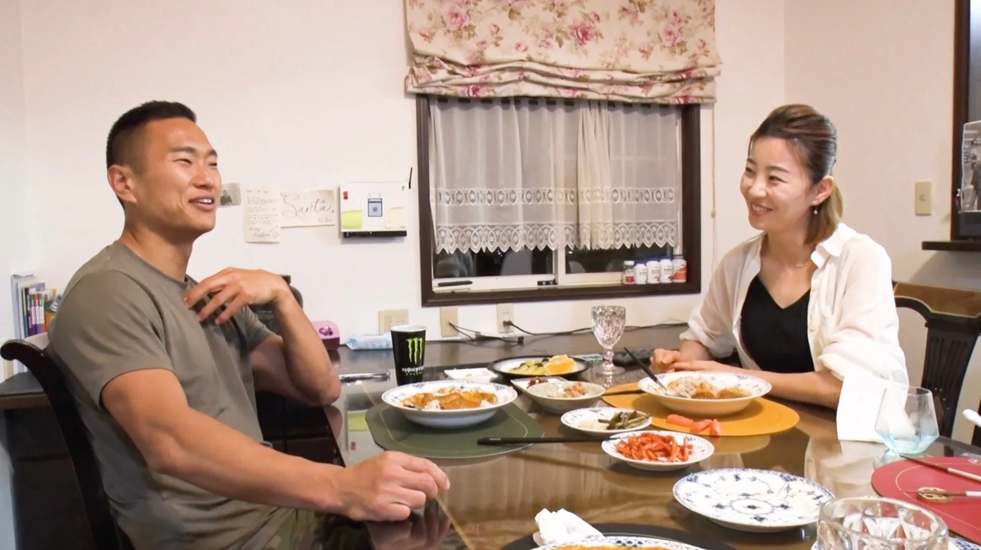 鄭大世夫婦の食事風景