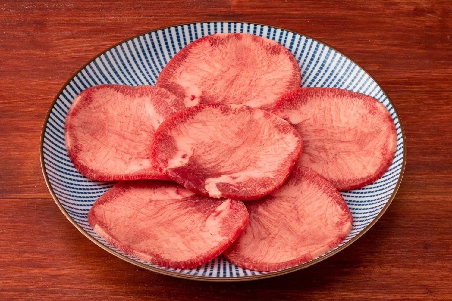 新鮮な牛タン