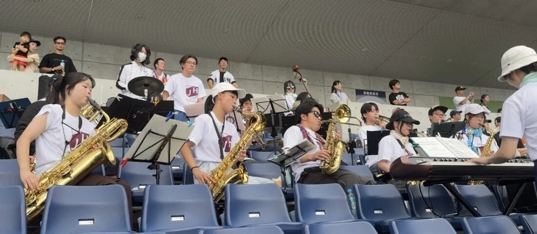 敬和学園高校器楽部によるコラボ応援
