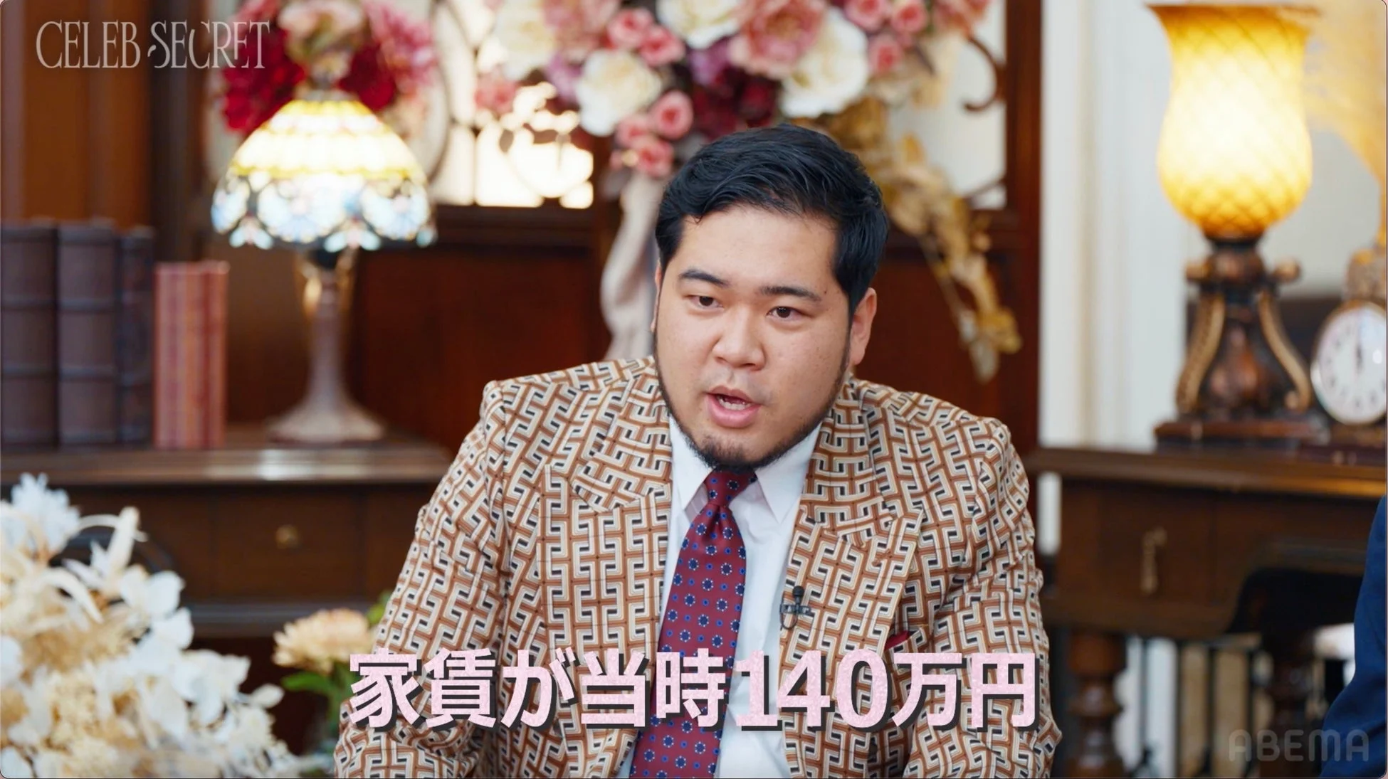 インタビューを受ける松井ケムリさん