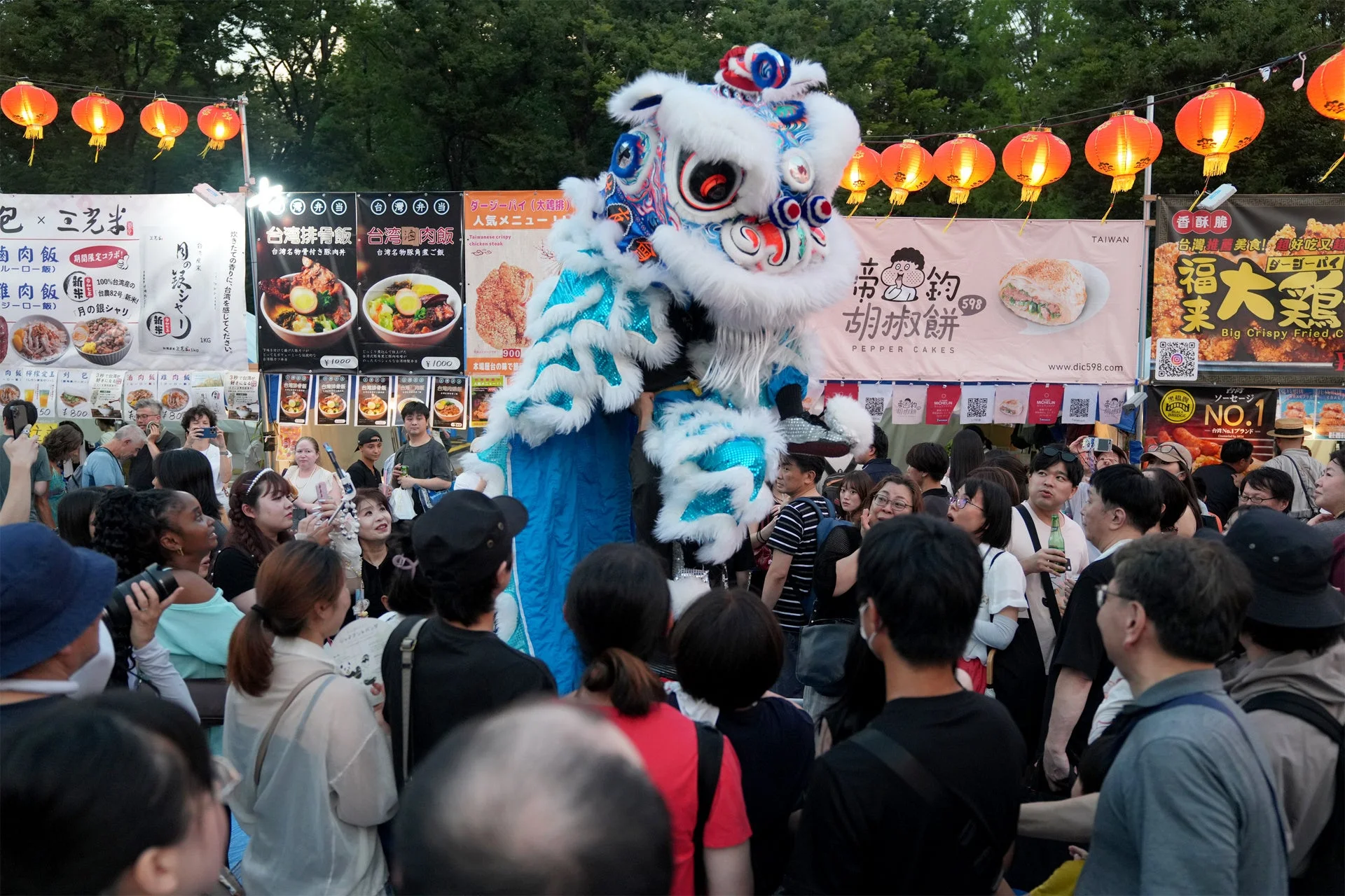 獅子舞と屋台