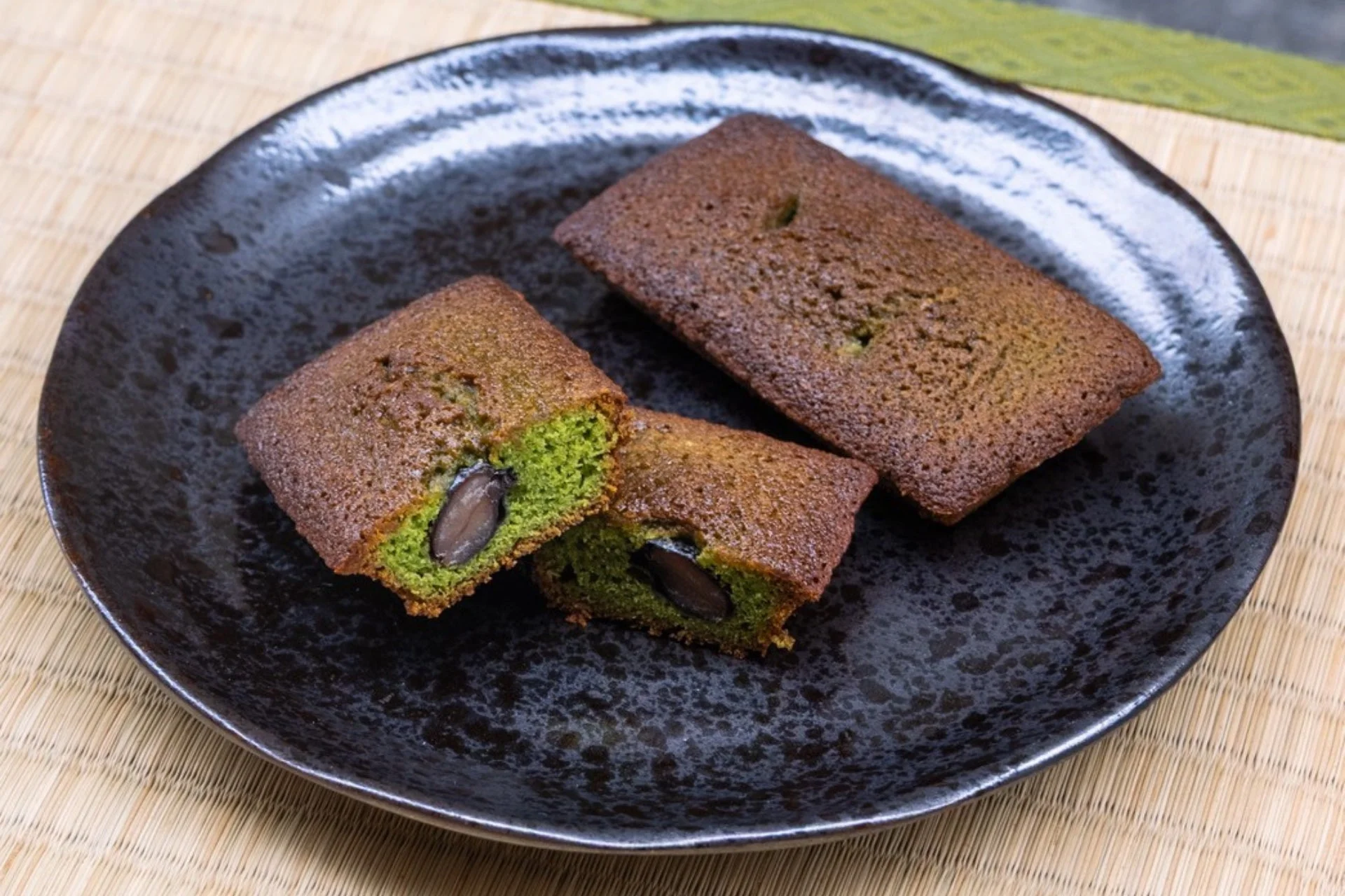 抹茶と黒豆のフィナンシェ