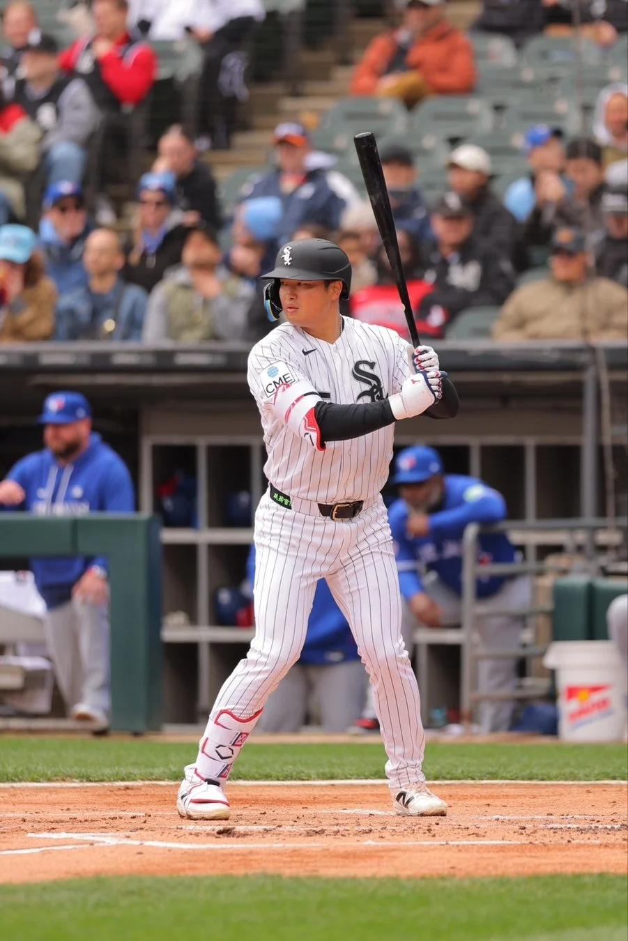 バッターボックスに立つ村上宗隆選手