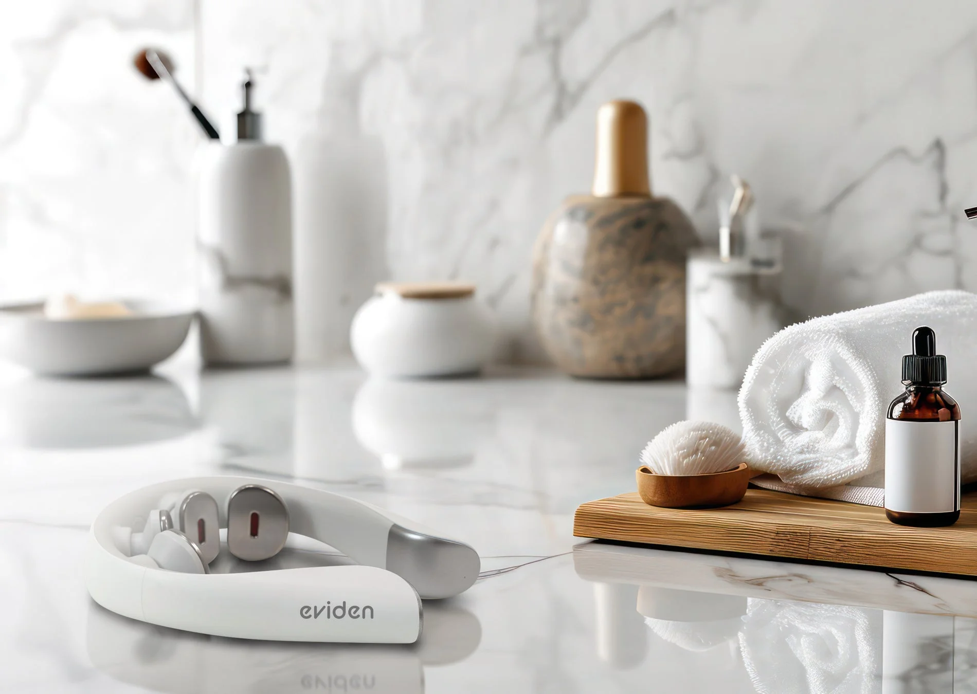 首掛け式の美容機器「eviden」